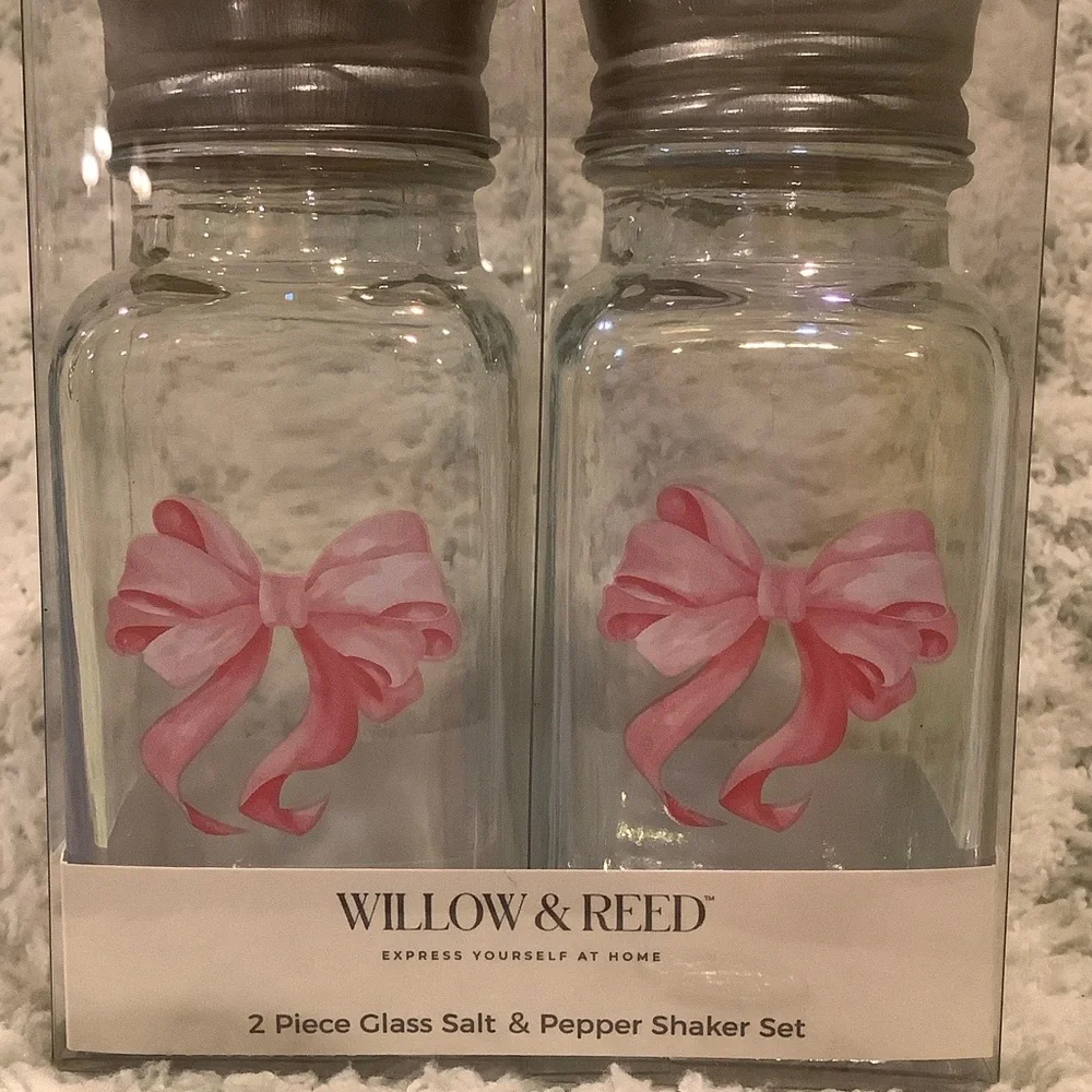 Willow & Reed Pink Ribbon Valentines Day Glass Salt Pepper Shaker Set NWT boxed - Picture 4 of 14